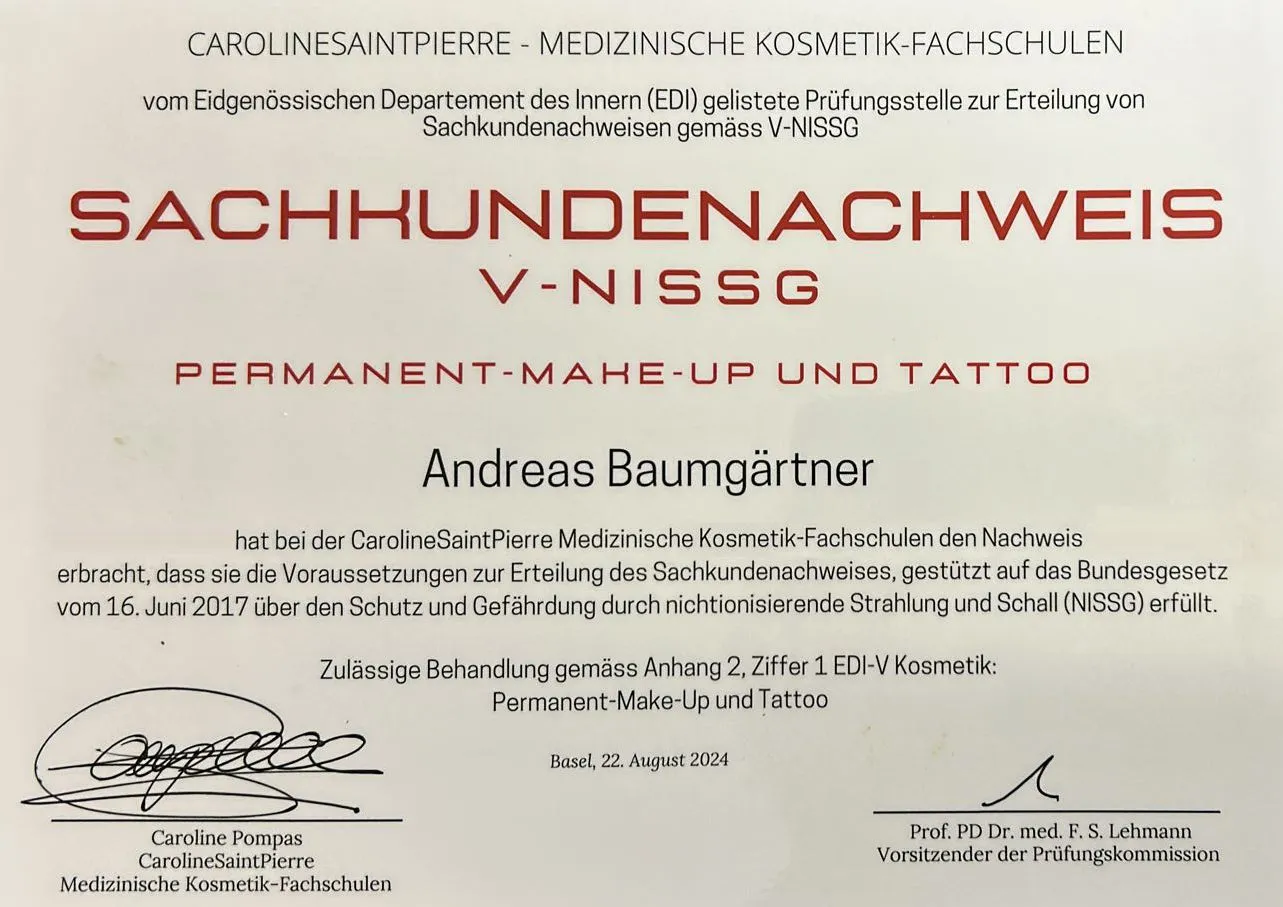 Sachkundenachweis V-NISSG von Andreas Baumgärtner, ausgestellt durch CarolineSaintPierre – Medizinische Kosmetik-Fachschulen (Basel, 22. August 2024)